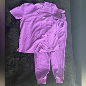 Figs purple scrub set